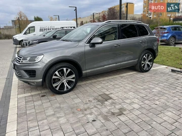 Авто Volkswagen Touareg 2015 № 8180576