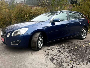 Авто Volvo V60 2012 № 8181051