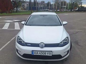 Авто Volkswagen E-Golf 2015 № 8186123