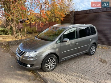 Авто Volkswagen Touran 2008 № 8187830