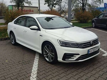 Авто Volkswagen Passat 2018 № 8188511