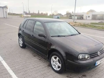 Авто Volkswagen Golf 2000 № 8190293