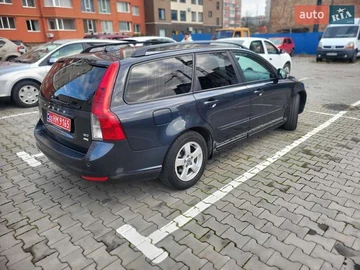Авто Volvo V50 2010 № 8190515