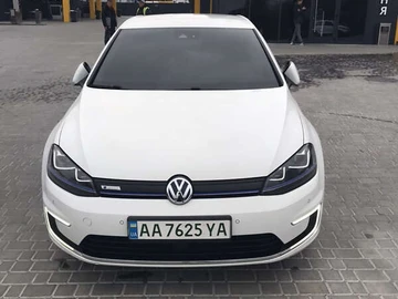 Авто Volkswagen E-Golf 2015 № 8190622