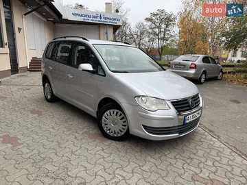 Авто Volkswagen Touran 2008 № 8197632