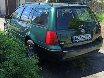 Авто Volkswagen Golf 2000 № 8199917