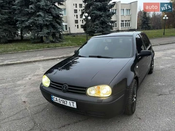 Авто Volkswagen Golf 2000 № 8200069