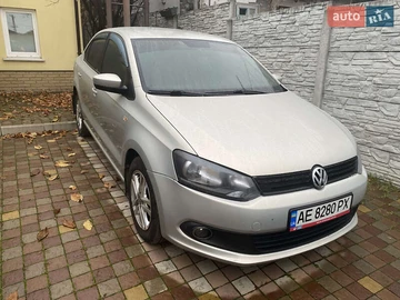 Авто Volkswagen Polo 2011 № 8200320