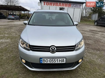 Авто Volkswagen Touran 2010 № 8200324