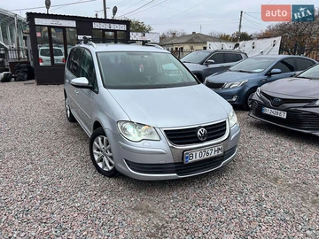Авто Volkswagen Touran 2010 № 8200668