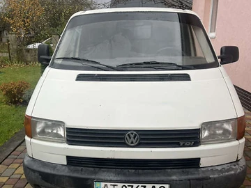 Авто Volkswagen Transporter 2000 № 8202607