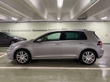 Авто Volkswagen E-Golf 2015 № 8203485