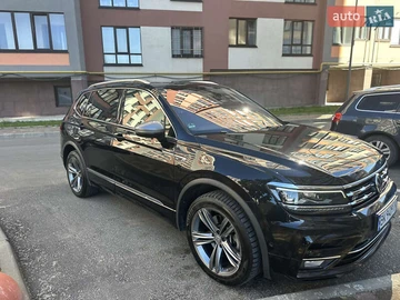 Авто Volkswagen Tiguan 2020 № 8205404