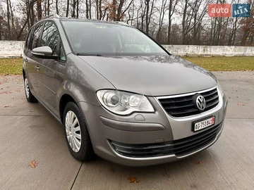 Авто Volkswagen Touran 2010 № 8205620