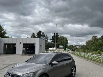 Авто Volkswagen E-Golf 2014 № 8208877