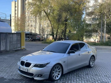 Авто BMW 5 Series 2004 № 8208906
