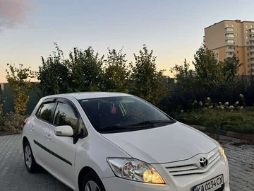 Авто Toyota Auris 2011 № 8209012