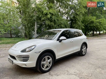 Авто Porsche Cayenne 2012 № 8209171