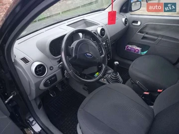 Авто Ford Fusion 2002 № 8209315