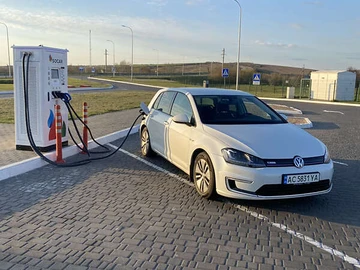 Авто Volkswagen E-Golf 2015 № 8210152