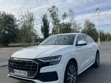 Авто Audi Q8 2021 № 8214427