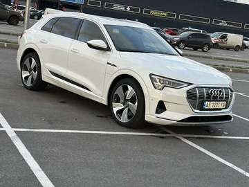 Авто Audi E-Tron 2019 № 8215154