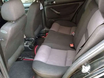 Авто Volkswagen Golf 2000 № 8215454