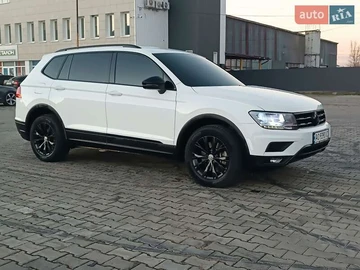 Авто Volkswagen Tiguan 2017 № 8216056