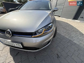 Авто Volkswagen E-Golf 2017 № 8216839