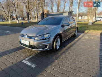 Авто Volkswagen E-Golf 2015 № 8217526