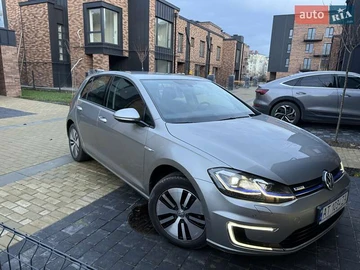 Авто Volkswagen E-Golf 2017 № 8218517