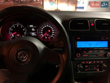 Авто Volkswagen Golf 2010 № 8220025