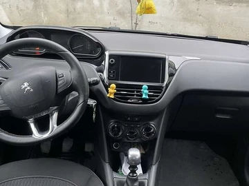 Авто Peugeot 208 2018 № 8220063