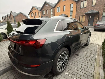 Авто Audi E-Tron 2020 № 8220524