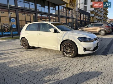 Авто Volkswagen E-Golf 2019 № 8225188