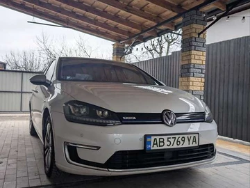 Авто Volkswagen E-Golf 2015 № 8226388