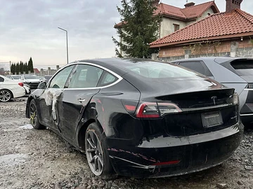 Авто Tesla Model 3 2019 № 8226400