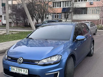 Авто Volkswagen E-Golf 2015 № 8227406