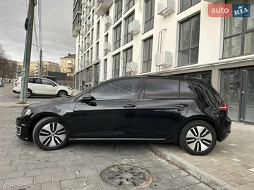 Авто Volkswagen E-Golf 2015 № 8228515