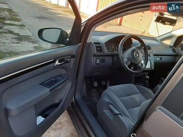 Авто Volkswagen Touran 2011 № 8228524