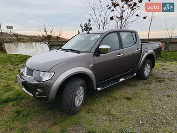 Авто Mitsubishi L 200 2012 № 8228856