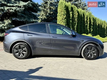 Авто Tesla Model Y 2023 № 8229012