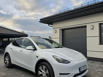 Авто Tesla Model Y 2023 № 8231787