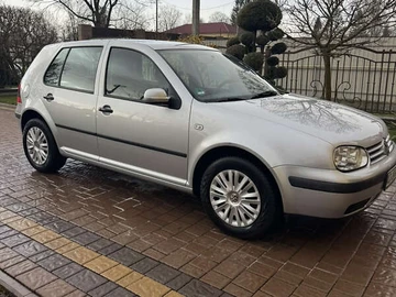 Авто Volkswagen Golf 2000 № 8232263