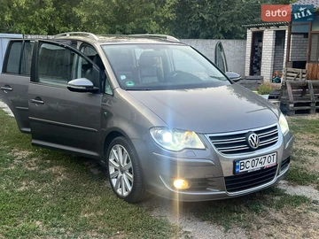 Авто Volkswagen Touran 2010 № 8232457
