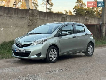 Авто Toyota Yaris 2011 № 8234015