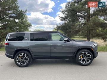 Авто Rivian R1S 2023 № 8235550