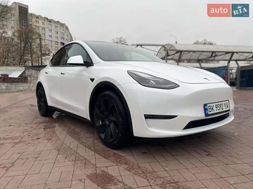 Авто Tesla Model Y 2023 № 8236268