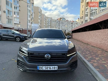 Авто Volkswagen Touareg 2018 № 8236457