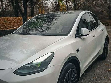 Авто Tesla Model Y 2022 № 8238431